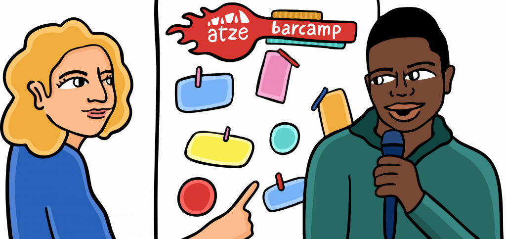 Zwei Personen vor einem Flipchart mit bunten Haftnotizen und dem Schriftzug 'atze barcamp', eine Person zeigt auf das Flipchart, die andere hält ein Mikrofon
