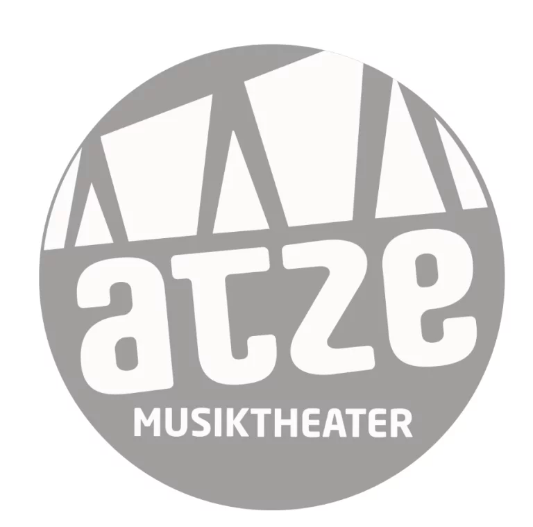 Rundes Logo mit dem Schriftzug 'atze' in Kleinbuchstaben und dem Wort 'MUSIKTHEATER' darunter